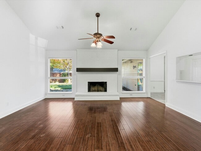 Foto del edificio - 8430 Cripple Creek Dr