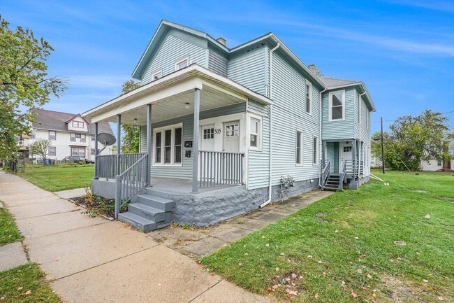 Building Photo - 505 La Grave Ave SE