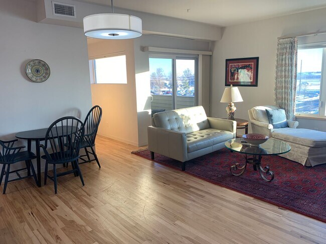 Building Photo - 1585 Hecla Way