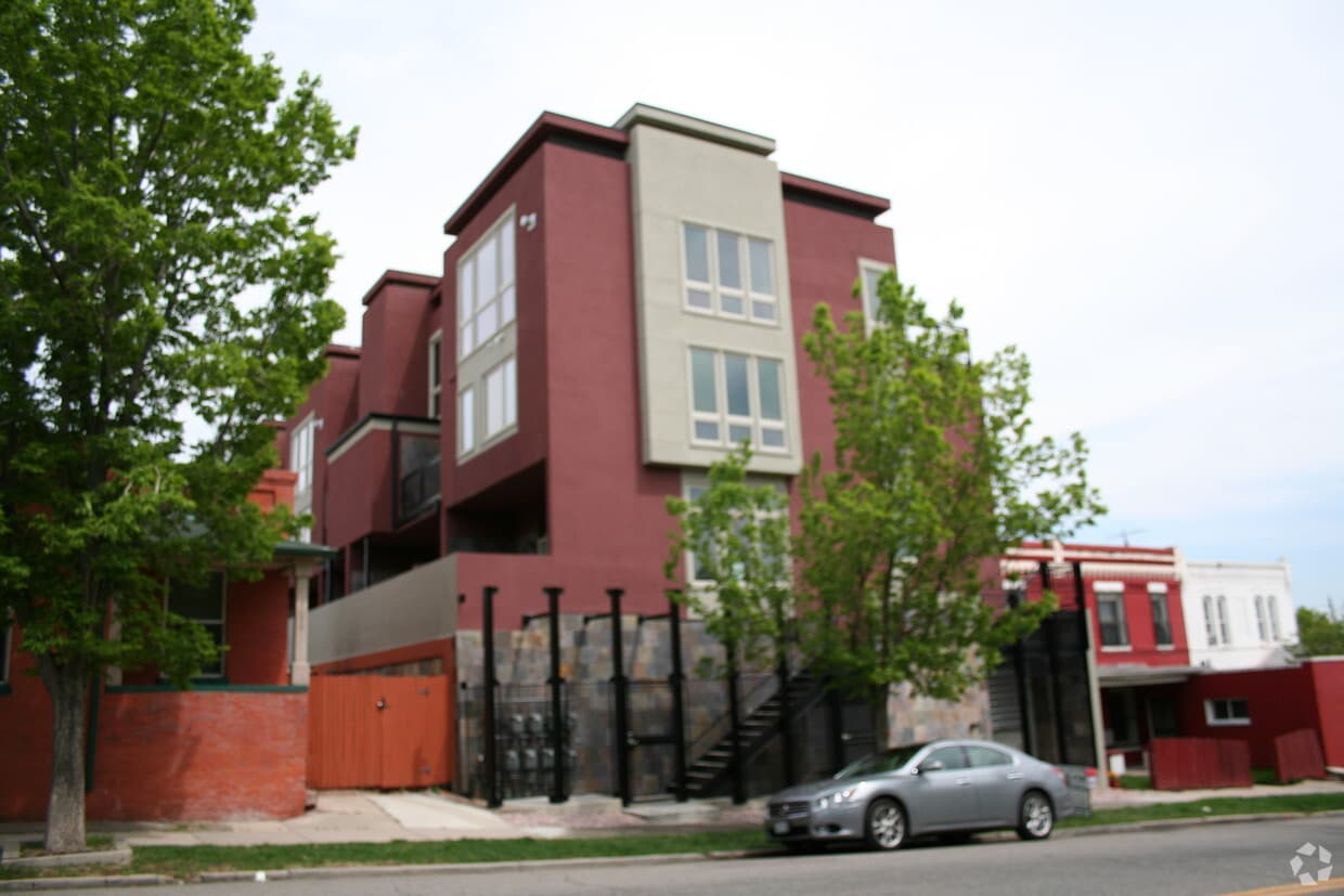 Building Photo - 3040 Zuni St