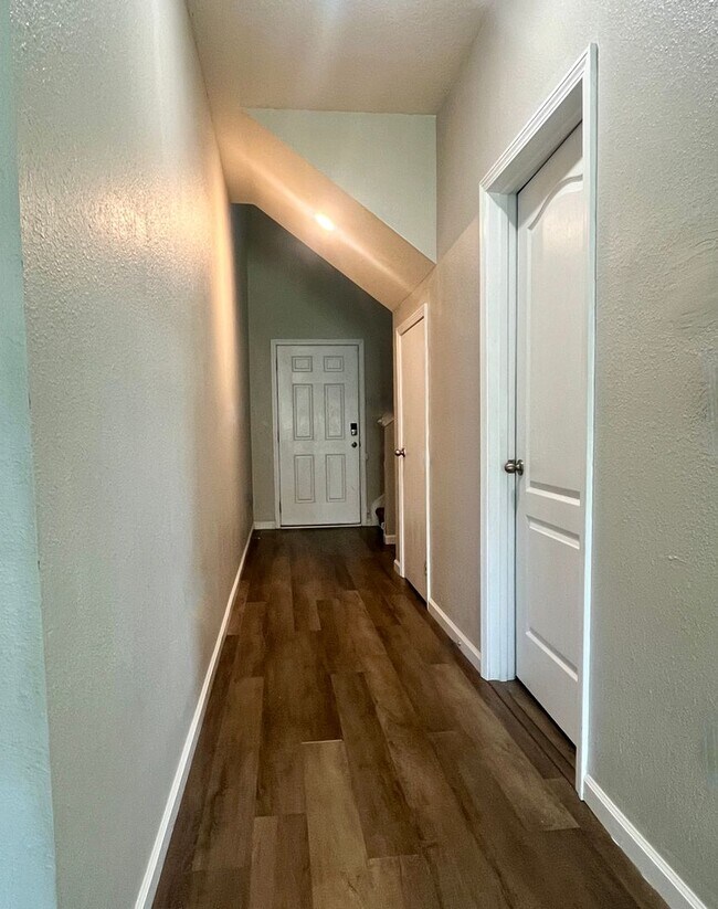 Foto del edificio - 131 Ashwood Cir