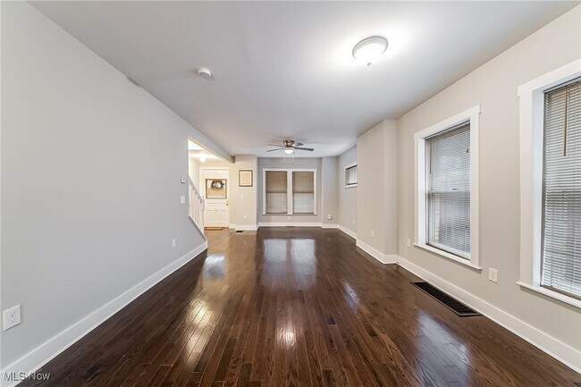 Foto del edificio - 11204 Clifton Blvd