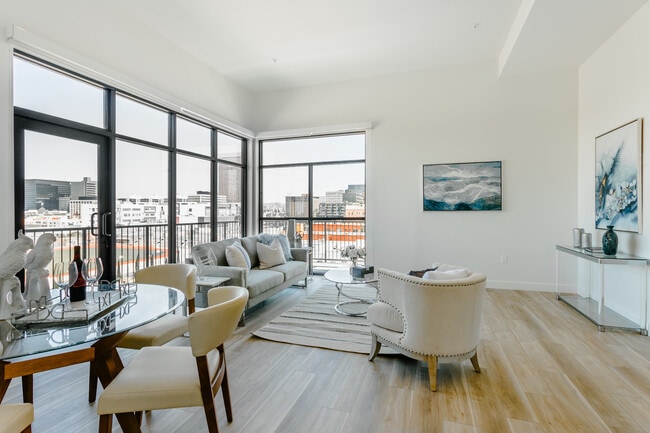 2b2b Living Room - Hana