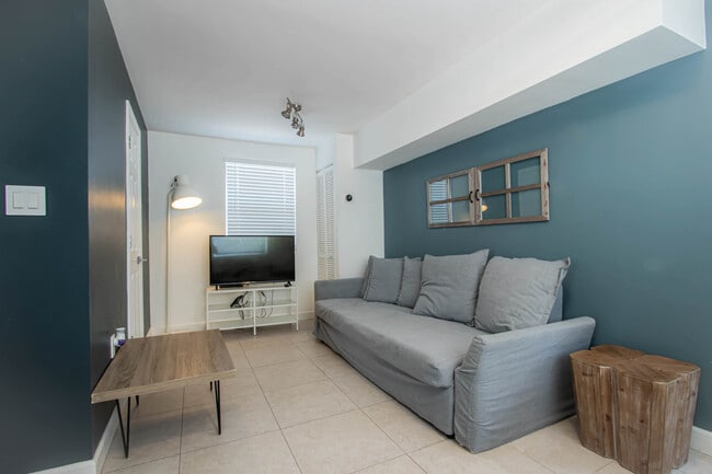 Building Photo - 239 NW 32nd St