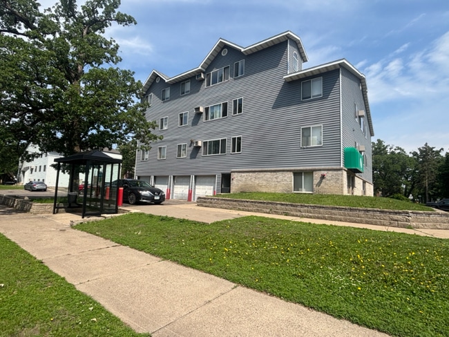 Building Photo - 627 5th Ave S