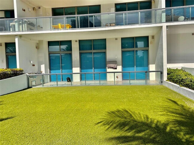 Foto del edificio - 3250 NE 188th St