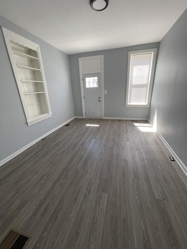 Building Photo - 42 George St