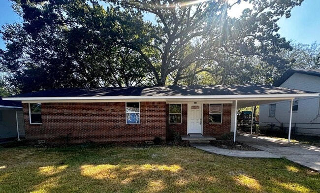Building Photo - 310 N Florey Ave