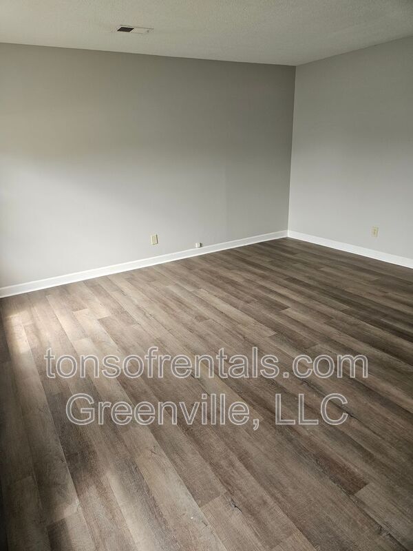 Foto del edificio - 184 Hidden Hill Rd