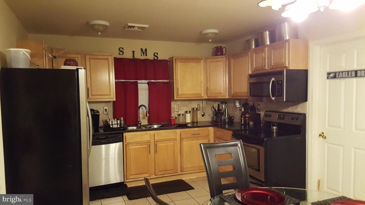 Primary Photo - 142 Harrington Cir