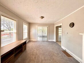 Building Photo - 39 Iona Ave