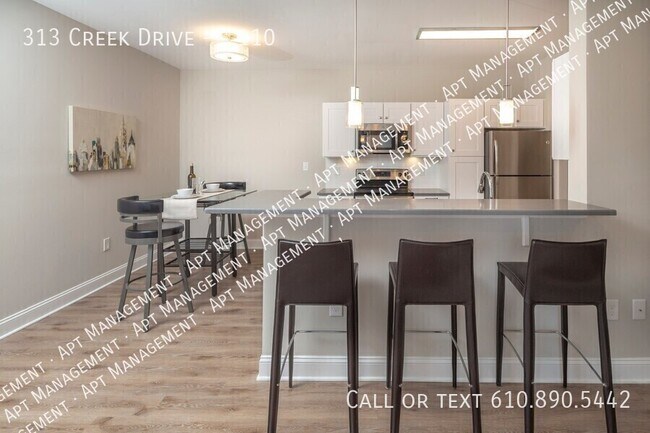 Foto del edificio - 313 Creek Dr
