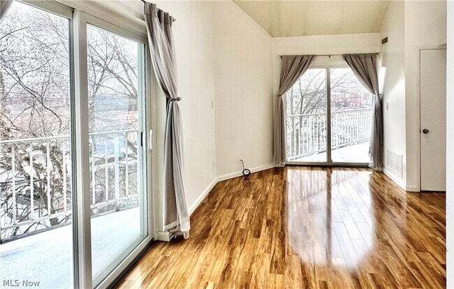 Foto del edificio - 1900 Grove Ct