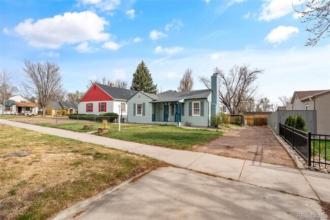 Photo - 1321 E Monument St House