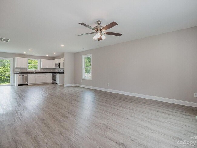 Building Photo - 3 Bedroom 2.5 Bath Townhome!! Deluxe Unit