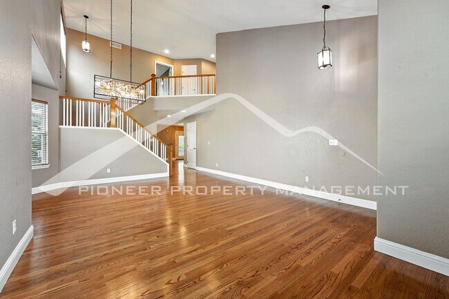 Photo - Stunning Home with Washer/Dryer and Centra...