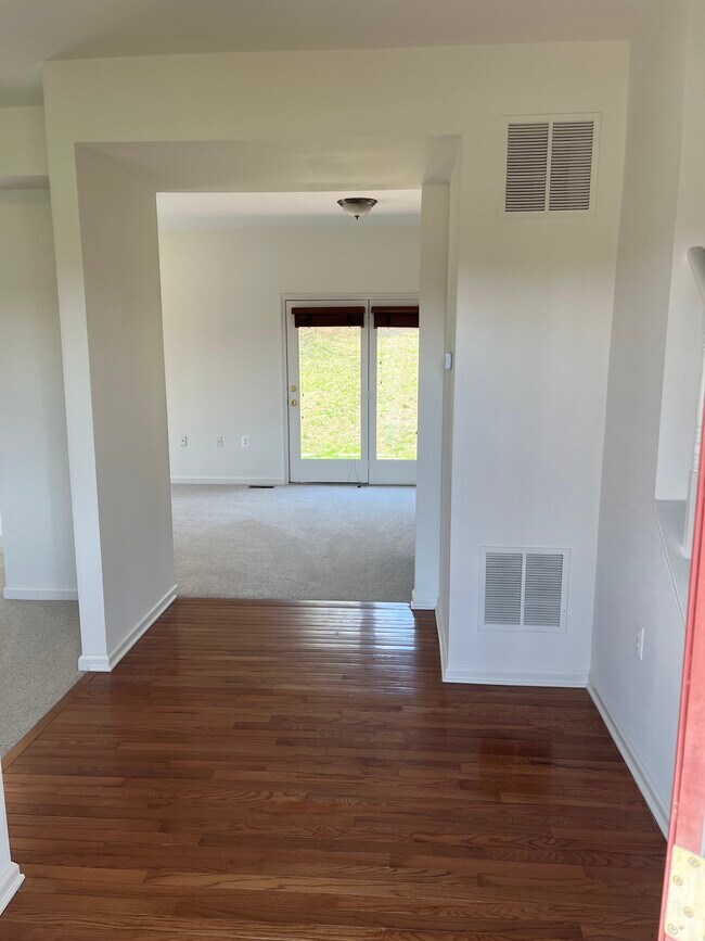 Building Photo - 5447 Rallywood Farm Ln