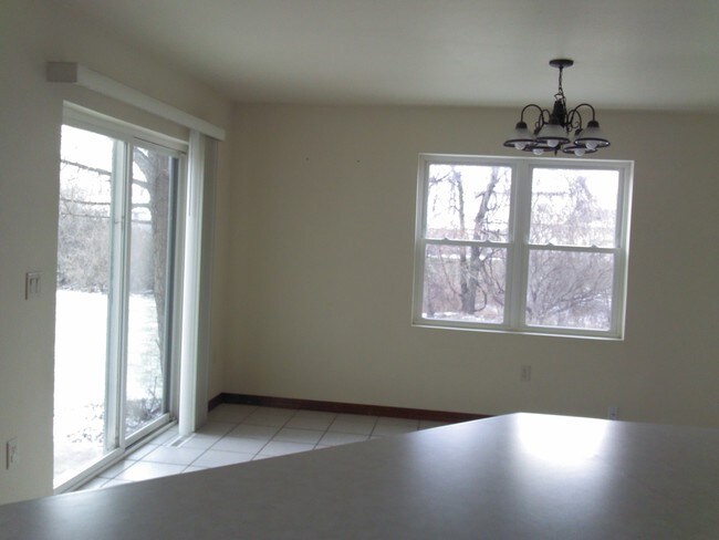 Building Photo - 713 Edge Point Ct