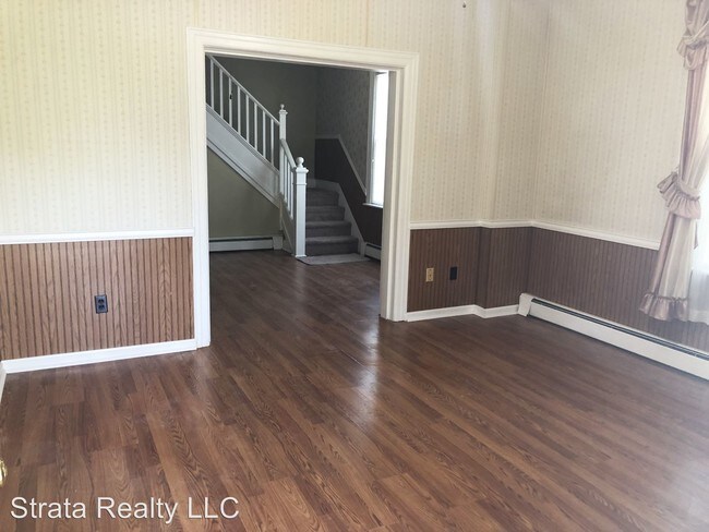 Building Photo - 3 br, 1.5 bath House - 329 Valley Rd