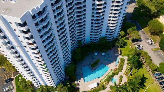 Foto del edificio - 3300 NE 192 St