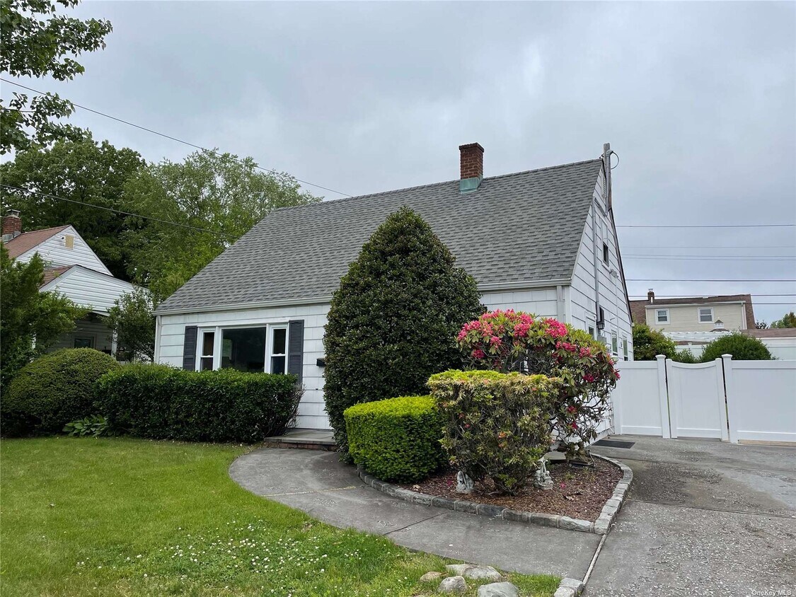 Primary Photo - 18 Primrose Ln