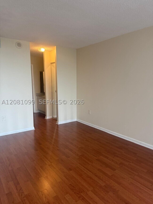 Foto del edificio - 1300 NE Miami Gardens Dr