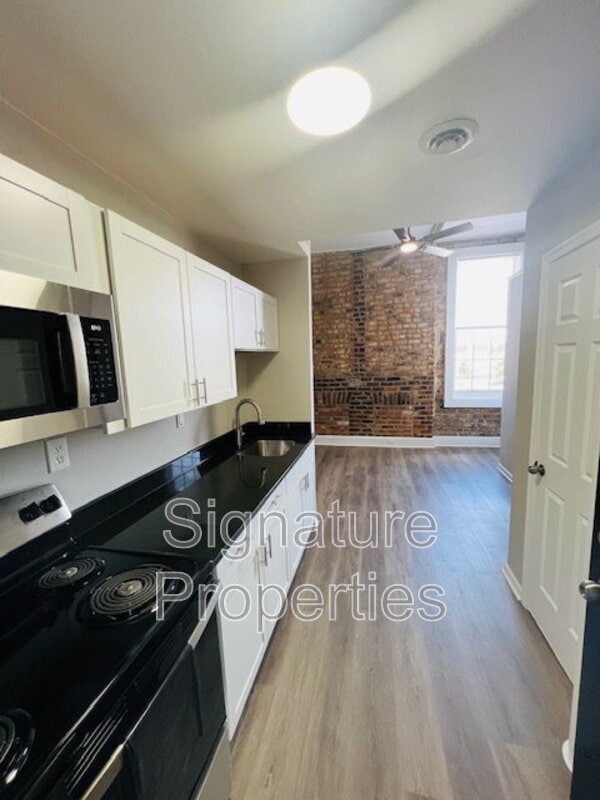 Building Photo - 22 Bollingbrook St