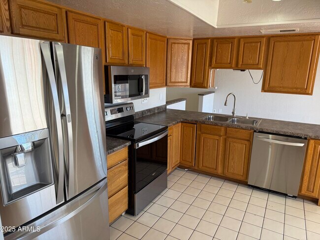 Foto del edificio - 420 W Sequoia Dr