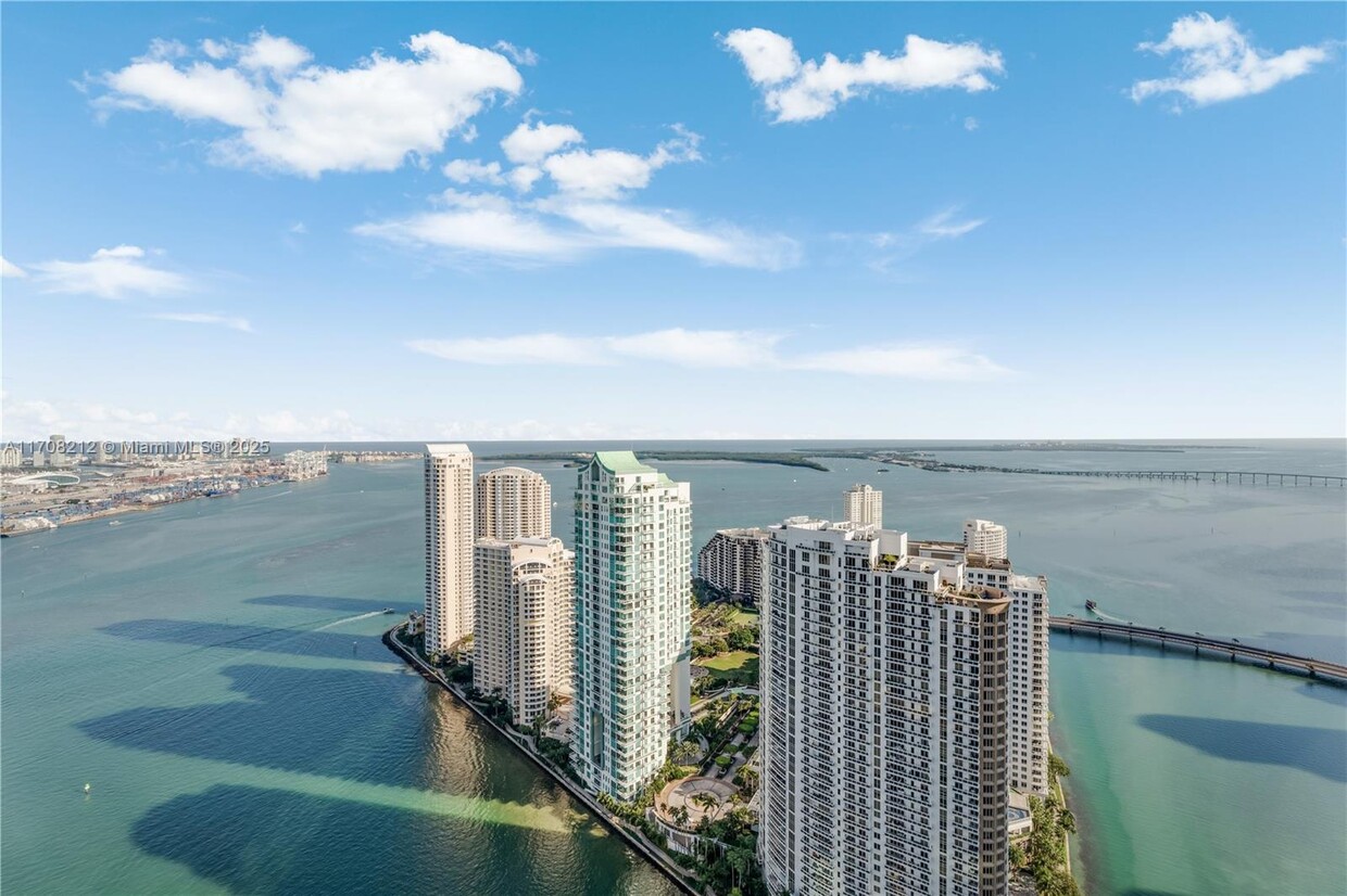 Primary Photo - 300 Biscayne Blvd Way