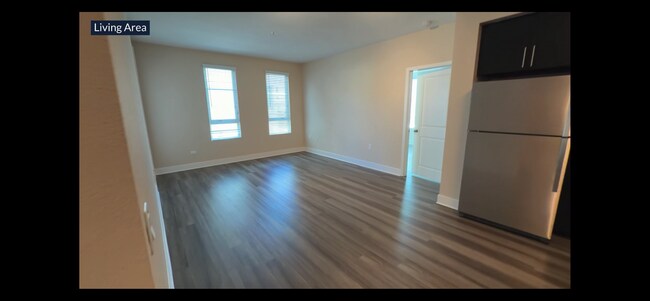 Foto del edificio - 7421 Edinger Ave