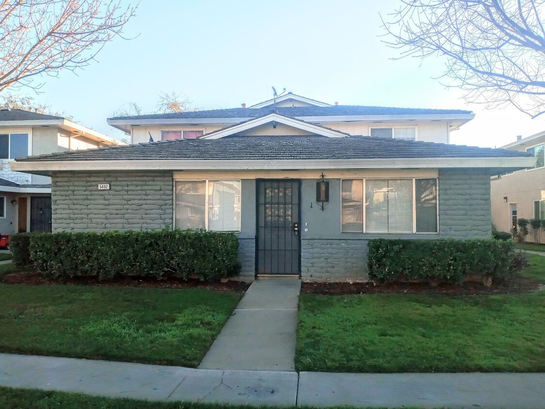 Foto principal - Ground Floor 2bd Condo With On-site Laundr...