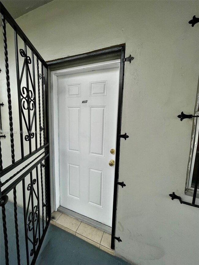 Foto del edificio - 1035 W 77th St
