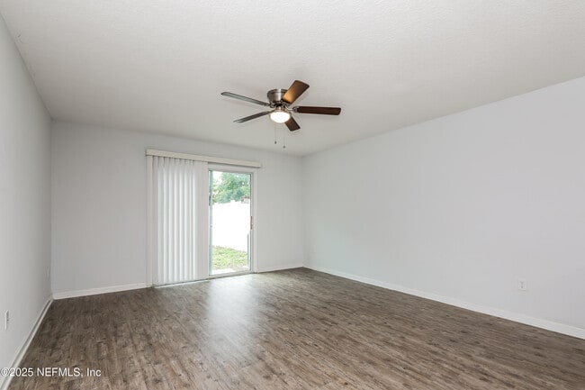Building Photo - 530 Eiseman Wy
