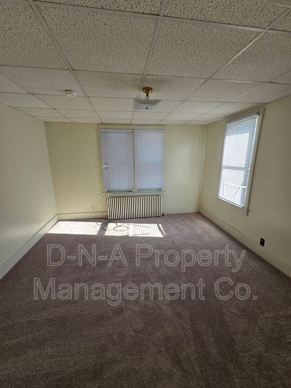 Building Photo - 103 S Broadway