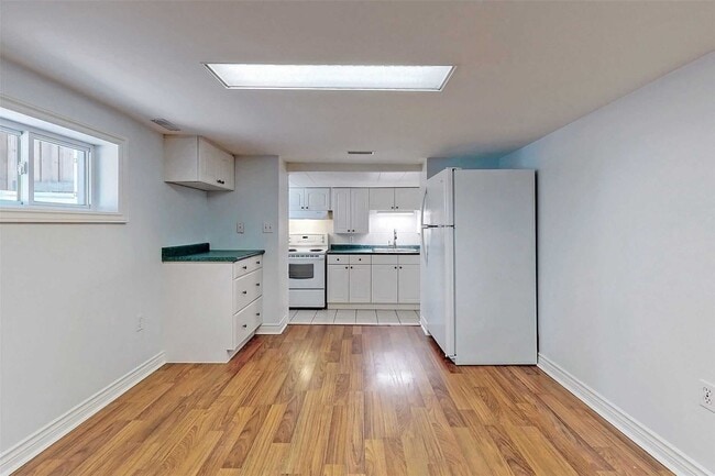 Photo du bâtiment - ***UTILITIES & INTERNET INCLUDED*** (1 Bed...