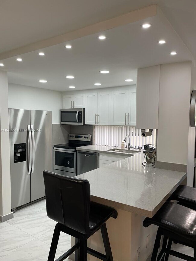 Foto del edificio - 16919 N Bay Rd