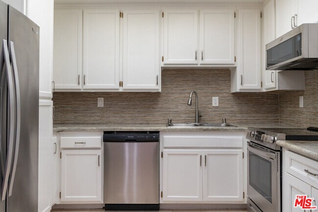 Foto del edificio - 14245 Dickens St