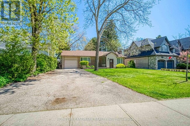 Building Photo - 425 Maple Grove Dr