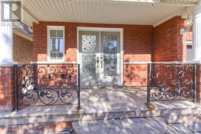 Building Photo - 38 Milkweed Crescent