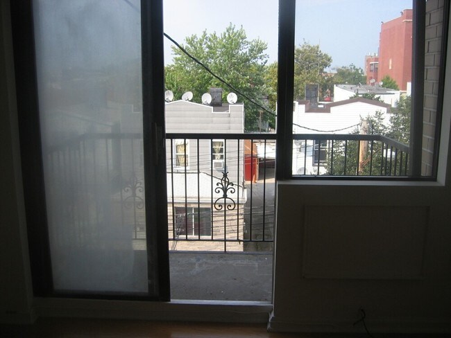 Building Photo - 5616 Waldron St