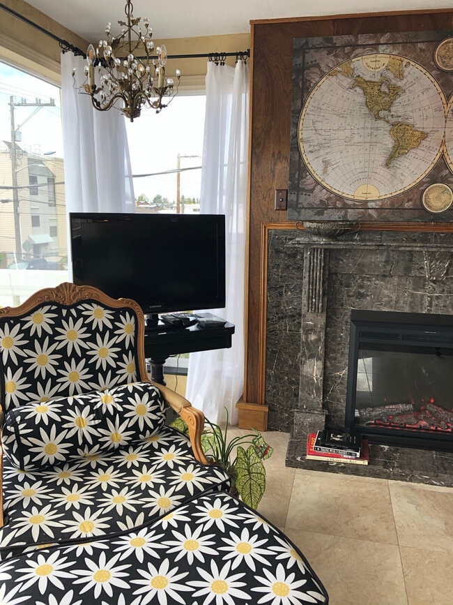 Building Photo - 4028 Beach Dr SW