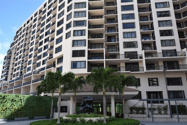 Foto del edificio - 540 Brickell Key Dr