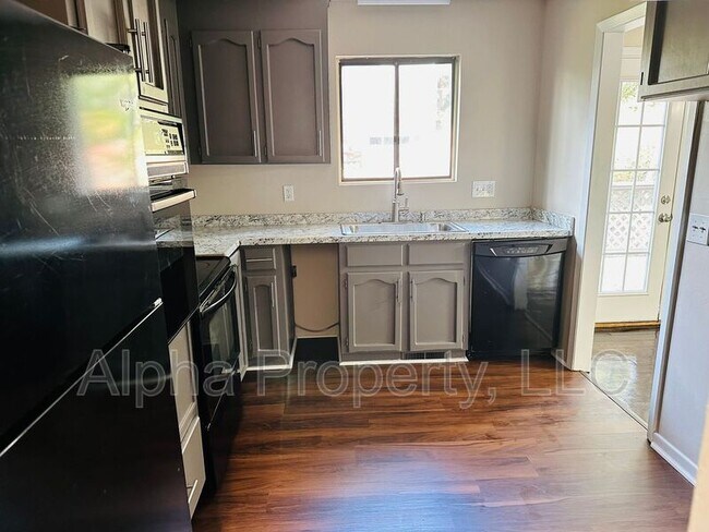 Foto del edificio - 7 Rollingwood Dr