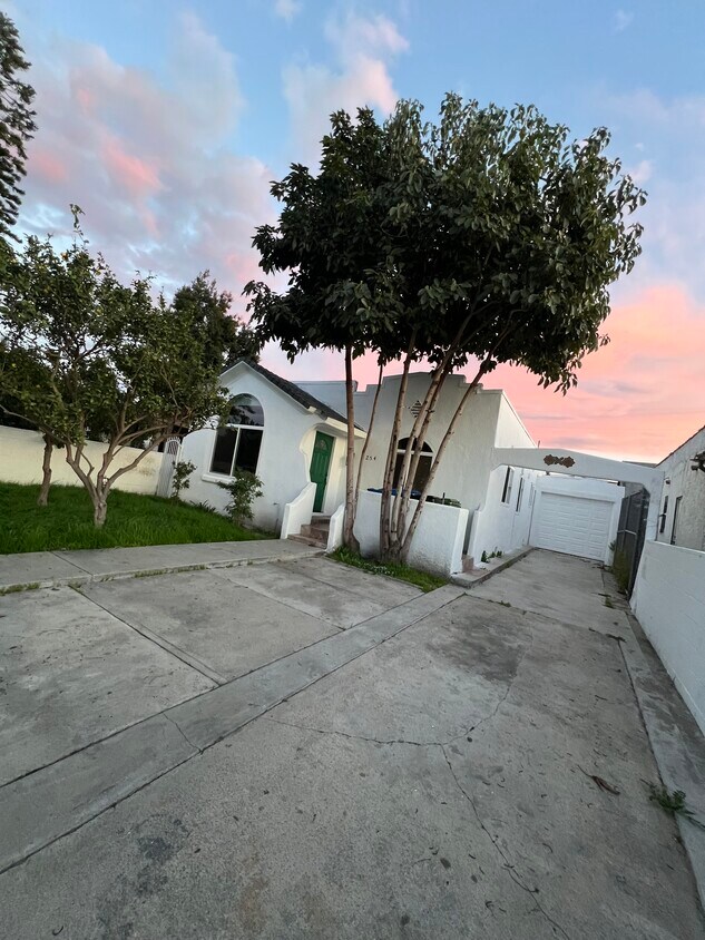 Primary Photo - 1254 W 59th St