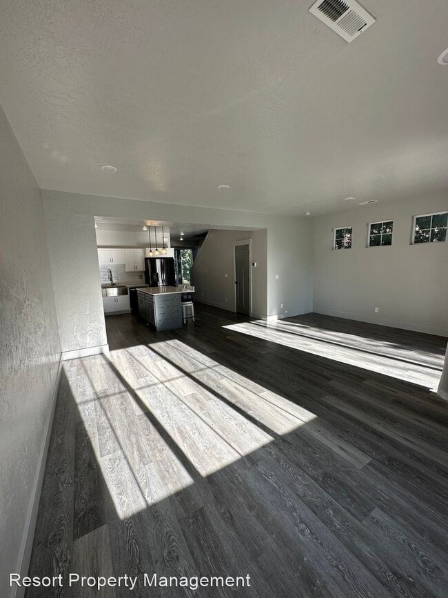 Building Photo - 2 br, 2.5 bath House - 955 W Grove Way #101