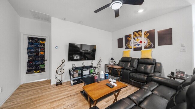 Building Photo - Spacious, well-maintained 4-bedroom, 2-bath single-story home designed for comfortable everyday l...