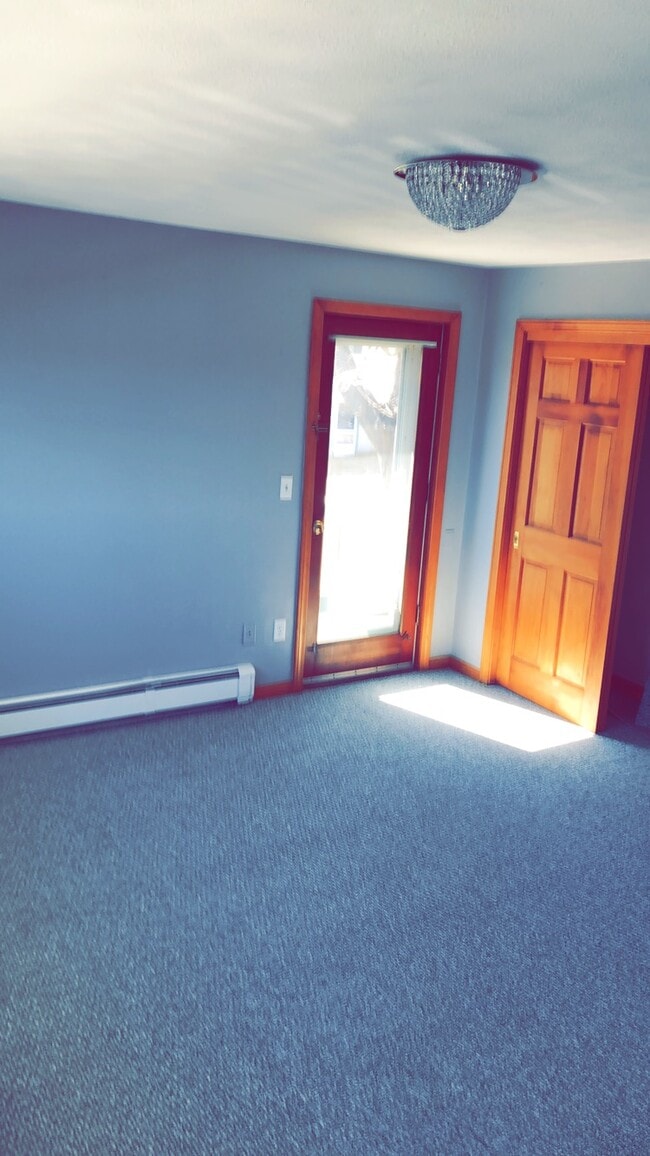 Building Photo - 5 Rose Ln