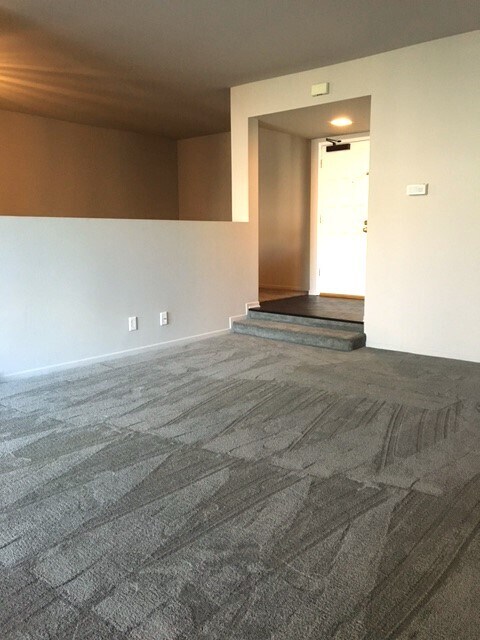 Building Photo - 14144 Dickens St
