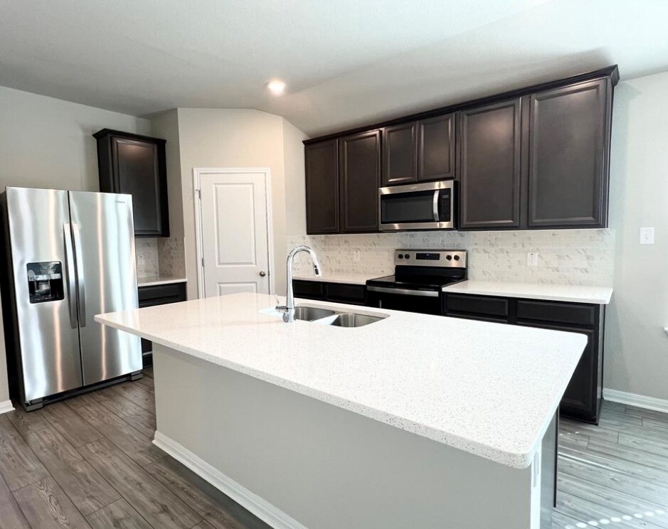 Building Photo - 500 Giorgio Moroder Dr