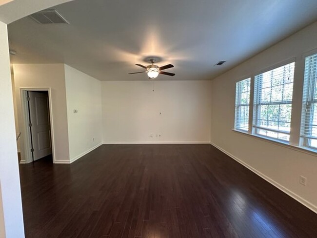 Foto del edificio - Lovely Townhome in Acworth, convenient to ...